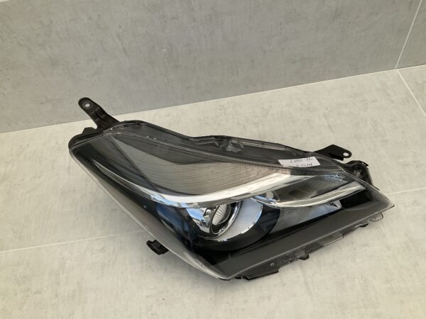 KOPLAMP TOYOTA YARIS 3 FACELIFT HALOGEEN ORIGINEEL RECHTS TO-3851