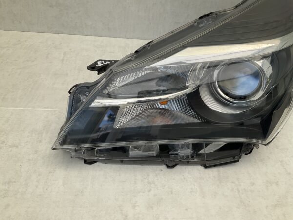 KOPLAMP TOYOTA YARIS 3 FACELIFT HALOGEEN ORIGINEEL LINKS TO-8258