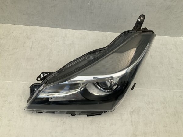 KOPLAMP TOYOTA YARIS 3 FACELIFT HALOGEEN ORIGINEEL LINKS TO-8258