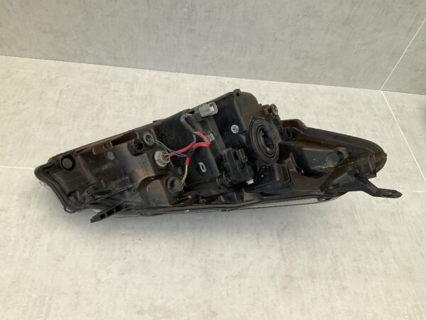 KOPLAMP TOYOTA YARIS 3 FACELIFT HALOGEEN ORIGINEEL LINKS TO-8258