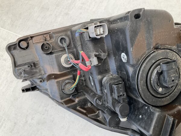 KOPLAMP TOYOTA YARIS 3 FACELIFT HALOGEEN ORIGINEEL LINKS TO-8258