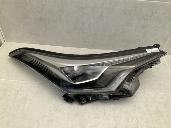 KOPLAMP TOYOTA CHR CH-R 81110-F4070-00 RECHTS TO-4397