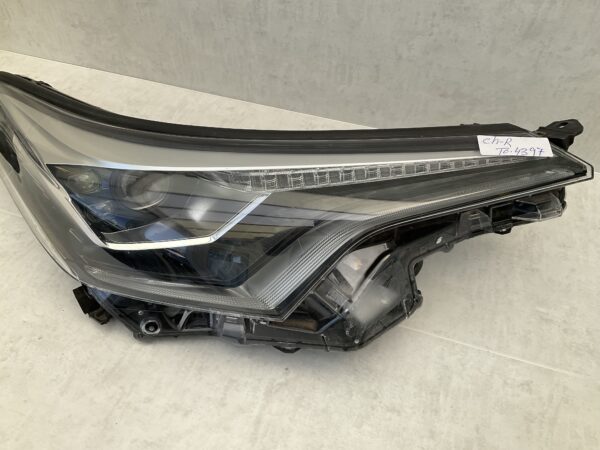 KOPLAMP TOYOTA CHR CH-R 81110-F4070-00 RECHTS TO-4397