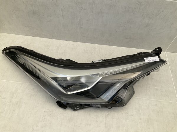 KOPLAMP TOYOTA CHR CH-R 81110-F4070-00 RECHTS TO-4397