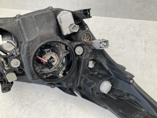 KOPLAMP TOYOTA AVENSIS H296GL-DE LINKS TO-8473