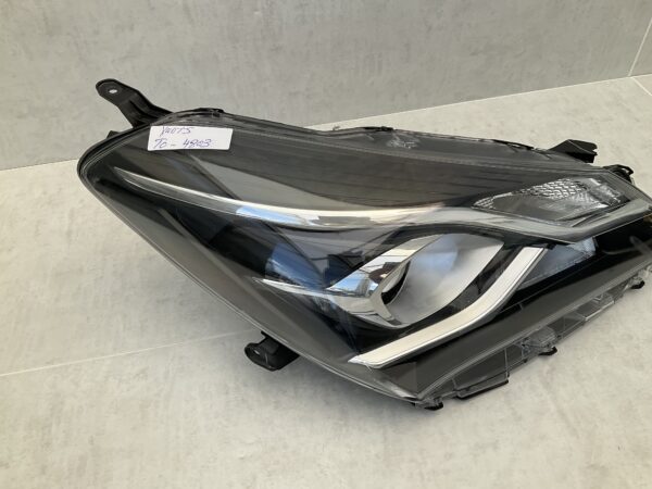 KOPLAMP TOYOTA YARIS 3 FACELIFT 14-17 HAKOGEEN RECHTS TO-5348