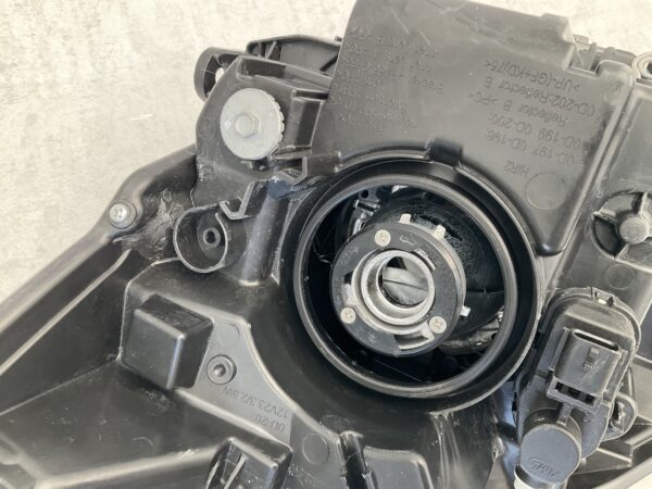 KOPLAMP TOYOTA YARIS 3 FACELIFT 14-17 HAKOGEEN RECHTS TO-5348