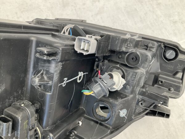 KOPLAMP TOYOTA YARIS 3 FACELIFT 14-17 HAKOGEEN RECHTS TO-5348
