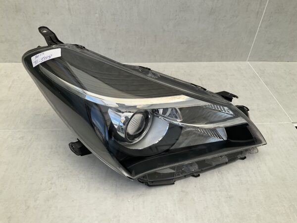 KOPLAMP TOYOTA YARIS 3 FACELIFT 14-17 HAKOGEEN RECHTS TO-5348