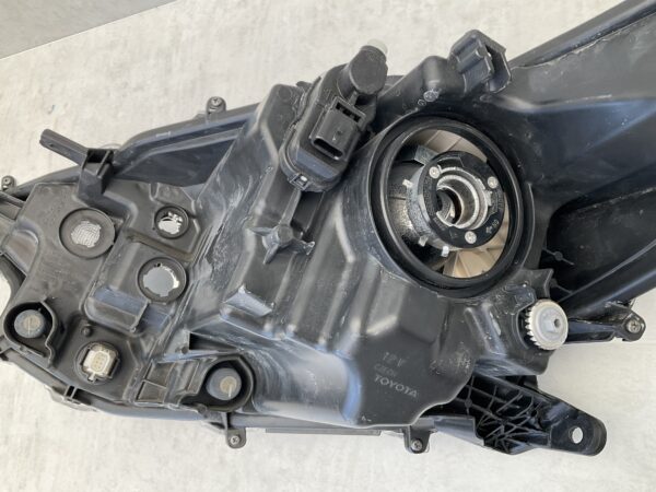 KOPLAMP TOYOTA YARIS K0-6EU LED ORIGINEEL RECHTS TO-4259
