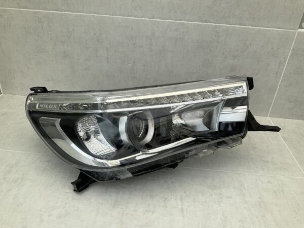 KOPLAMP TOYOTA HILUX 0K-56 LED ORIGINEEL RECHTS TO-8146