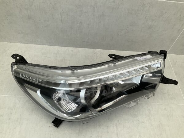 KOPLAMP TOYOTA HILUX 0K-56 LED ORIGINEEL RECHTS TO-8146