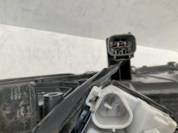 KOPLAMP TOYOTA HILUX 0K-56 LED ORIGINEEL RECHTS TO-8146