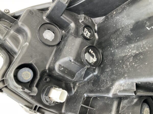 KOPLAMP TOYOTA YARIS K0-6EU LED ORIGINEEL RECHTS TO-8147