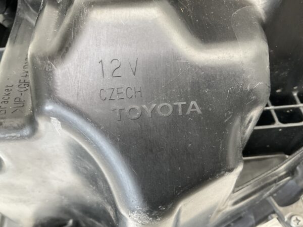 KOPLAMP TOYOTA YARIS K0-6EU LED ORIGINEEL RECHTS TO-8147