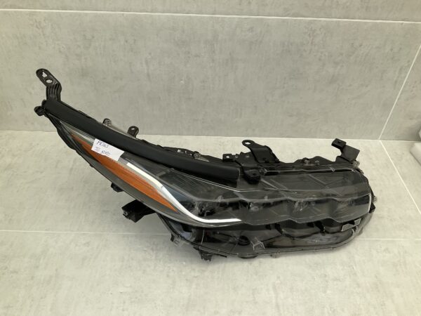 KOPLAMP TOYOTA PRIUS FULL LED 7V12W ORIGINEEL RECHTS TO-8142