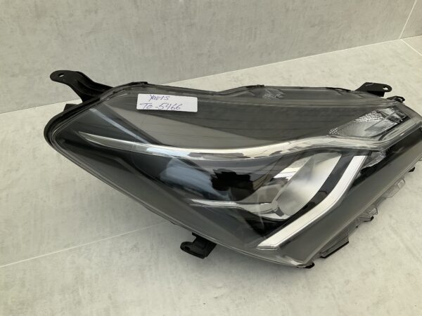 KOPLAMP TOYOTA YARIS 3 FACELIFT 14-17 HALOGEEN RECHTS TO-5466