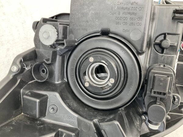 KOPLAMP TOYOTA YARIS 3 FACELIFT 14-17 HALOGEEN RECHTS TO-5466