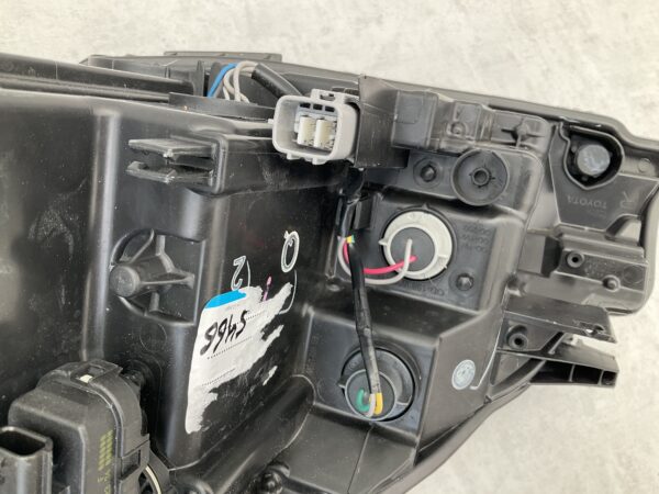 KOPLAMP TOYOTA YARIS 3 FACELIFT 14-17 HALOGEEN RECHTS TO-5466