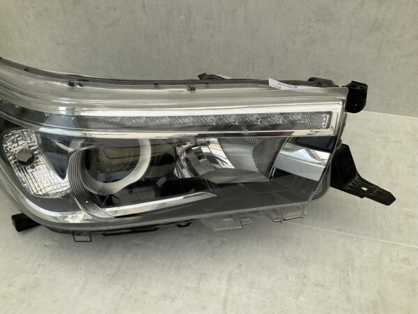 KOPLAMP TOYOTA HILUX 0K-56 LED ORIGINEEL RECHTS TO-8146A