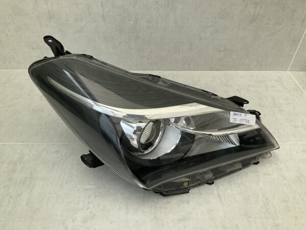 KOPLAMP TOYOTA YARIS 3 FACELIFT 14-17 HALOGEEN LINKS TO-5542