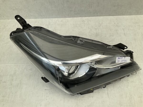 KOPLAMP TOYOTA YARIS 3 FACELIFT 14-17 HALOGEEN LINKS TO-5542