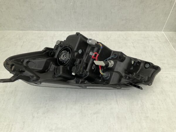 KOPLAMP TOYOTA YARIS 3 FACELIFT 14-17 HALOGEEN LINKS TO-5542
