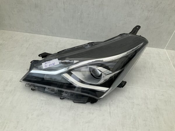 KOPLAMP TOYOTA YARIS ORIGINEEL LINKS TO-8296