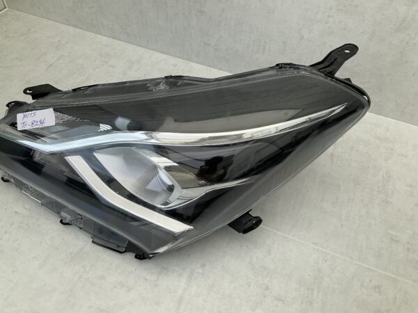 KOPLAMP TOYOTA YARIS ORIGINEEL LINKS TO-8296