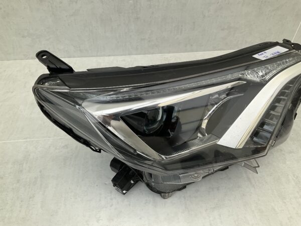 KOPLAMP TOYOTA RAV 4 RAV-4 XA40 XENON LED W3049 RECHTS TO-3776