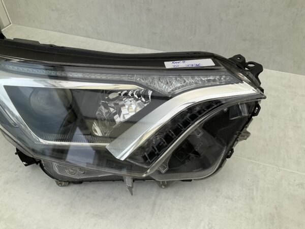 KOPLAMP TOYOTA RAV 4 RAV-4 XA40 XENON LED W3049 RECHTS TO-3776