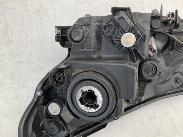 KOPLAMP TOYOTA RAV 4 RAV-4 XA40 XENON LED W3049 RECHTS TO-3776
