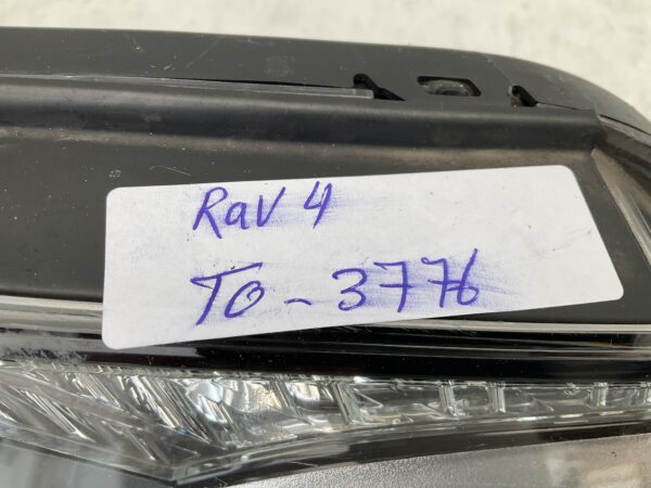 KOPLAMP TOYOTA RAV 4 RAV-4 XA40 XENON LED W3049 RECHTS TO-3776