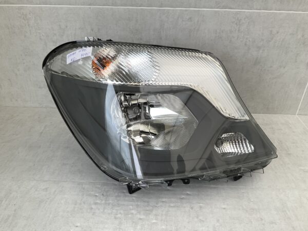 KOPLAMP MERCEDES W906 SPRINTER FACELIFT A9068205700 RECHTS MB-4495