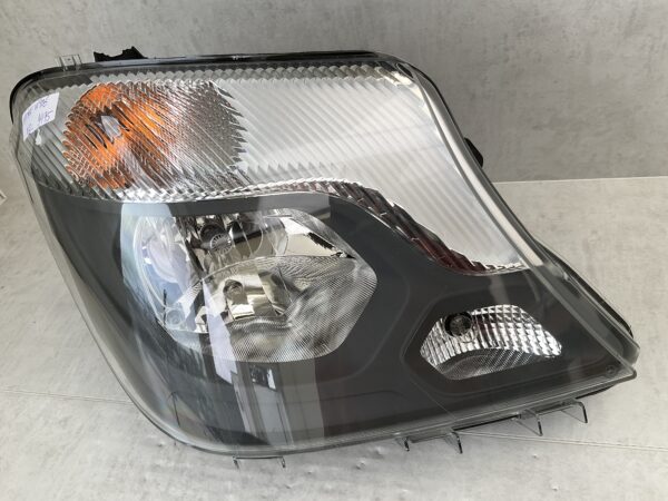 KOPLAMP MERCEDES W906 SPRINTER FACELIFT A9068205700 RECHTS MB-4495