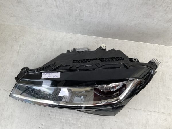 KOPLAMP SKODA SUPERB 3 CRYSTAL LIGHTING ORIGINEL LINKS SK-4507