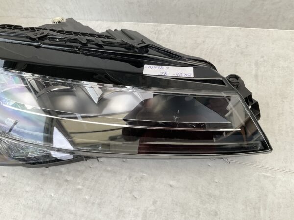 KOPLAMP SKODA SUPERB 3 ORIGINEEL RECHTS SK-4508