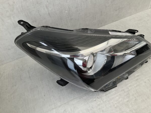 KOPLAMP TOYOTA YARIS 14-17 ORIGINEEL RECHTS TO-45609