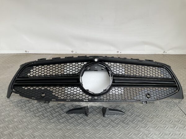 Grill Mercedes CLA Klasse W118 CLA 35 AMG 19-23 Hoogglans Camera Zwart Grille W118-c35