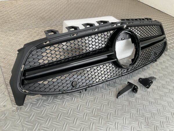 Grill Mercedes CLA Klasse W118 CLA 35 AMG 19-23 Hoogglans Camera Zwart Grille W118-c35