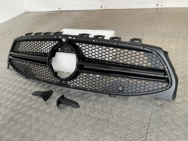 Grill Mercedes CLA Klasse W118 CLA 35 AMG 19-23 Hoogglans Camera Zwart Grille W118-c35