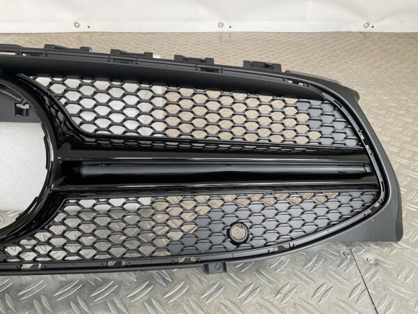 Grill Mercedes CLA Klasse W118 CLA 35 AMG 19-23 Hoogglans Camera Zwart Grille W118-c35