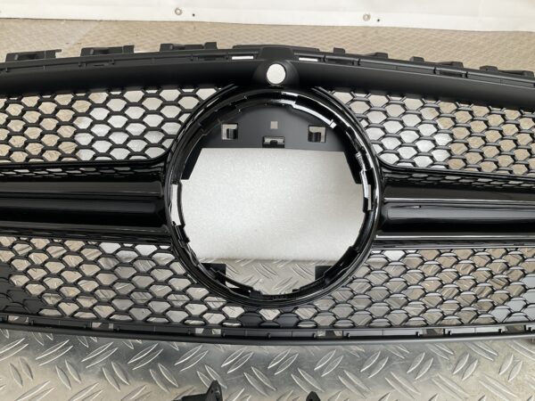 Grill Mercedes CLA Klasse W118 CLA 35 AMG 19-23 Hoogglans Camera Zwart Grille W118-c35