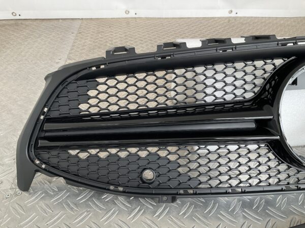 Grill Mercedes CLA Klasse W118 CLA 35 AMG 19-23 Hoogglans Camera Zwart Grille W118-c35
