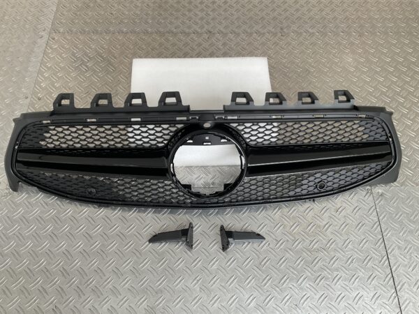 Grill Mercedes CLA Klasse W118 CLA 35 AMG 19-23 Hoogglans Camera Zwart Grille W118-c35