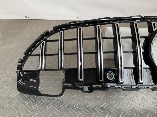 Grill Mercedes C Klasse W206 22-25 GT Panamericana Grille Camera Chrome W206