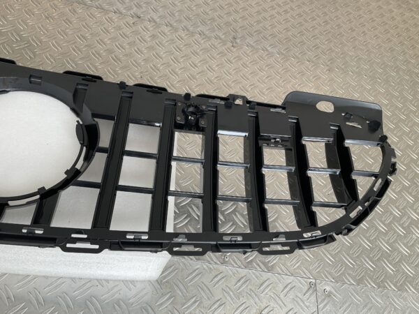Grill Mercedes C Klasse W206 22-25 GT Panamericana Grille Camera Chrome W206