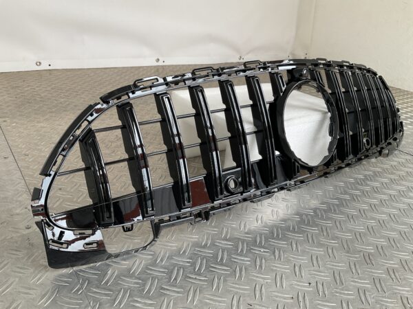 Grill Mercedes C Klasse W206 22-25 GT Panamericana Grille Camera Zwart W206