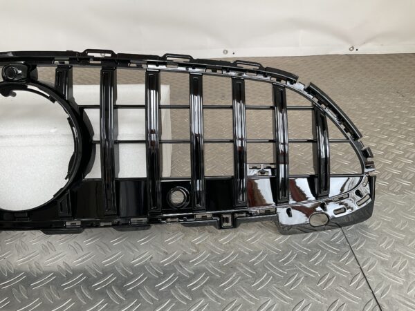 Grill Mercedes C Klasse W206 22-25 GT Panamericana Grille Camera Zwart W206