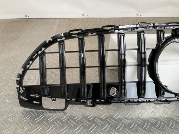 Grill Mercedes C Klasse W206 22-25 GT Panamericana Grille Camera Zwart W206